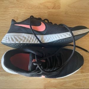 Girls nike shoes size 3.5